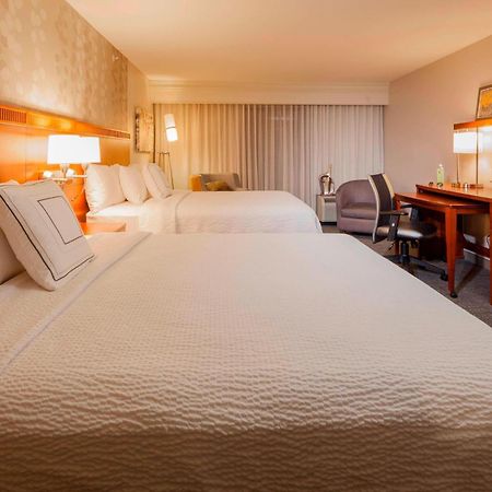 Courtyard By Marriott Madison West / Middleton Hotel Buitenkant foto