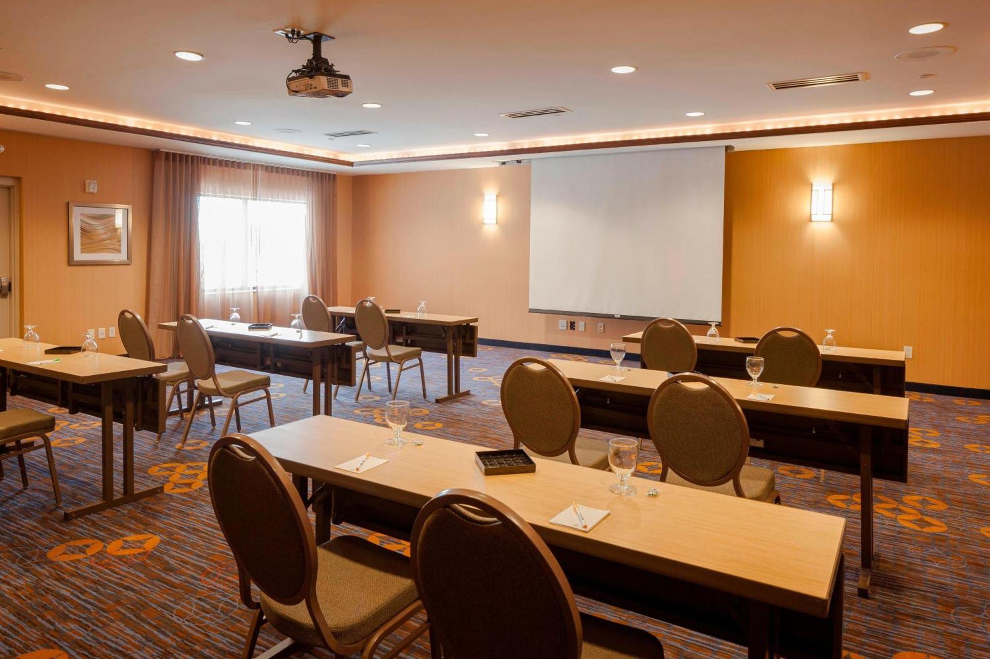 Courtyard By Marriott Madison West / Middleton Hotel Buitenkant foto