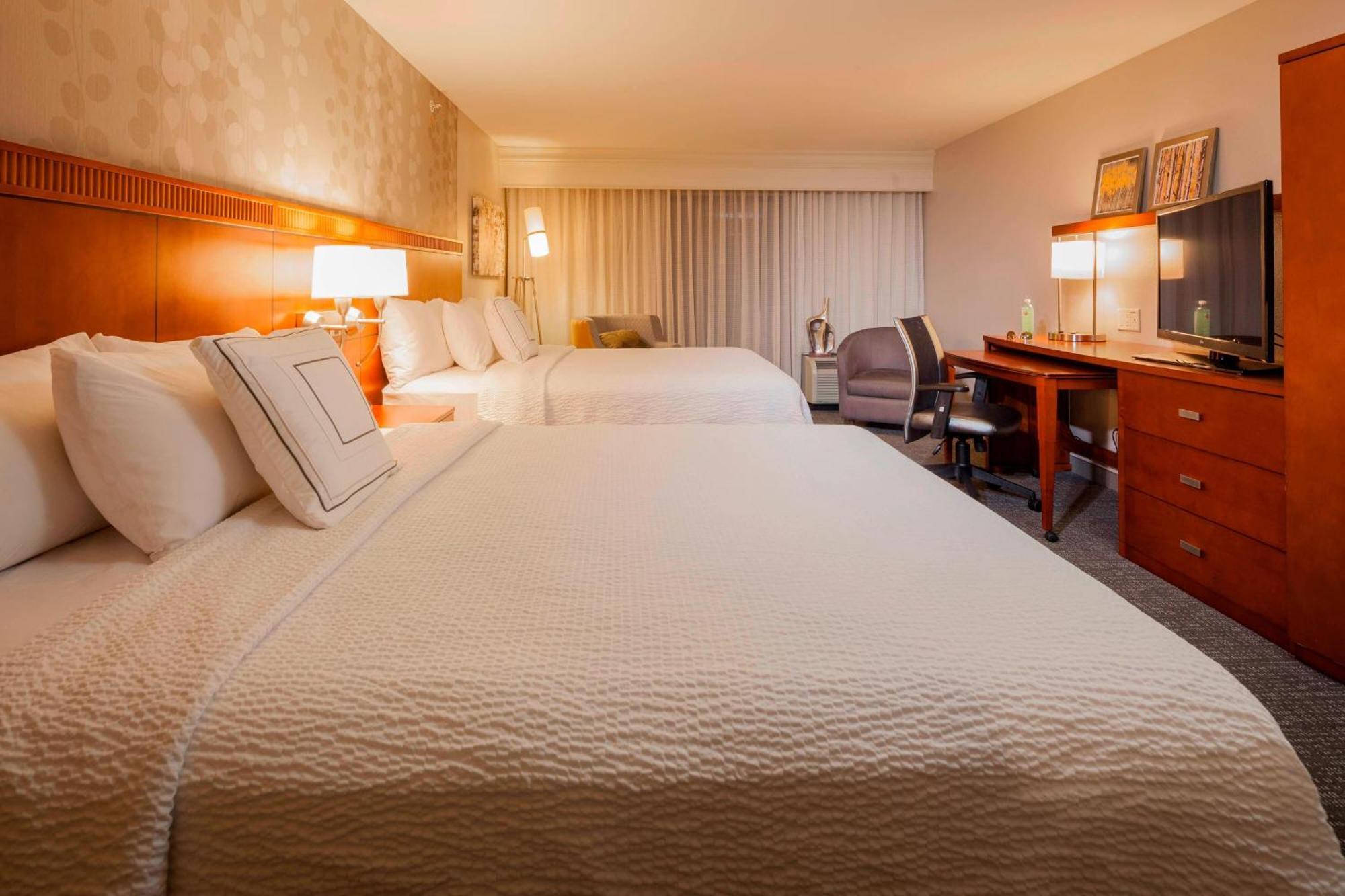 Courtyard By Marriott Madison West / Middleton Hotel Buitenkant foto