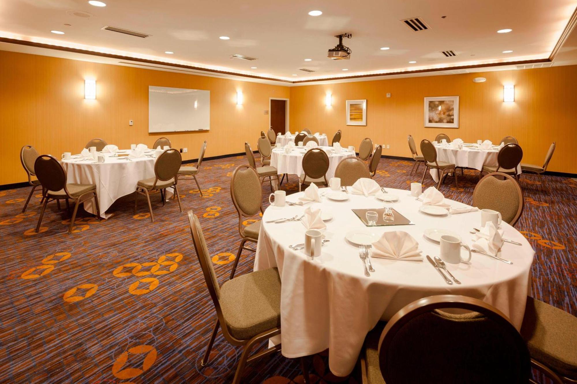 Courtyard By Marriott Madison West / Middleton Hotel Buitenkant foto