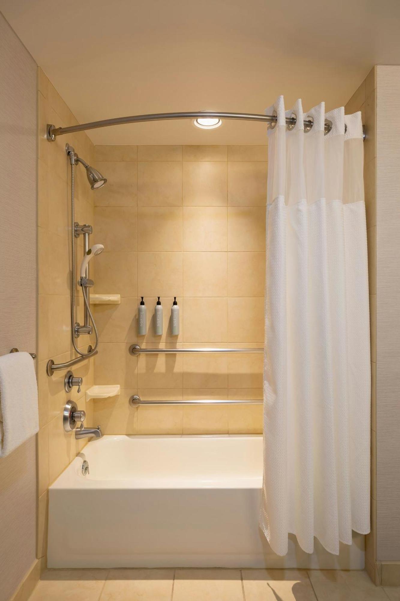 Courtyard By Marriott Madison West / Middleton Hotel Buitenkant foto