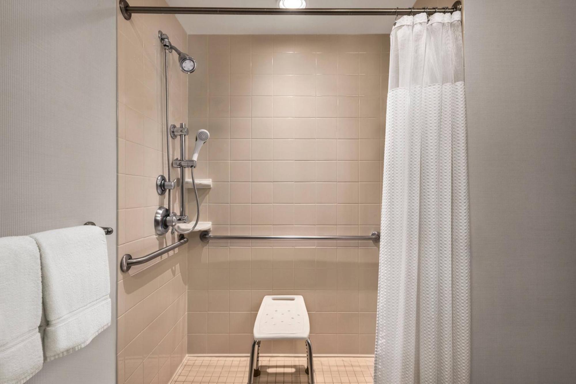 Courtyard By Marriott Madison West / Middleton Hotel Buitenkant foto