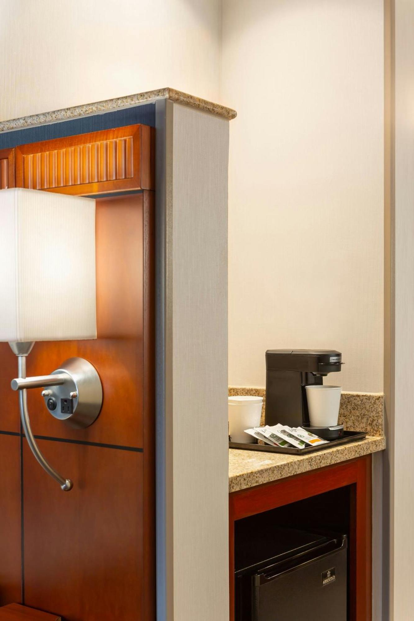 Courtyard By Marriott Madison West / Middleton Hotel Buitenkant foto